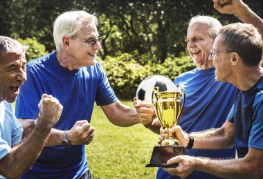 Olgun futbol oyuncuları Kupası'nı kazanan takım