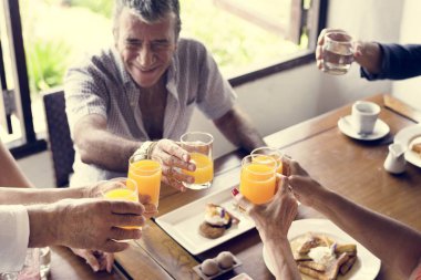 Üst düzey insanların kahvaltı keyfi