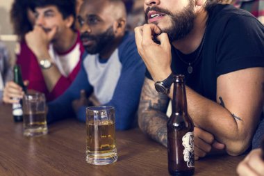 Arkadaşlar, spor bar birlikte tezahürat