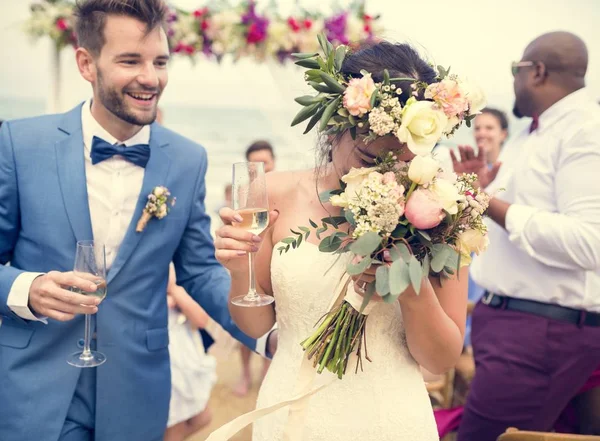 Dia Casamento Jovem Casal Caucasiano — Fotografia de Stock