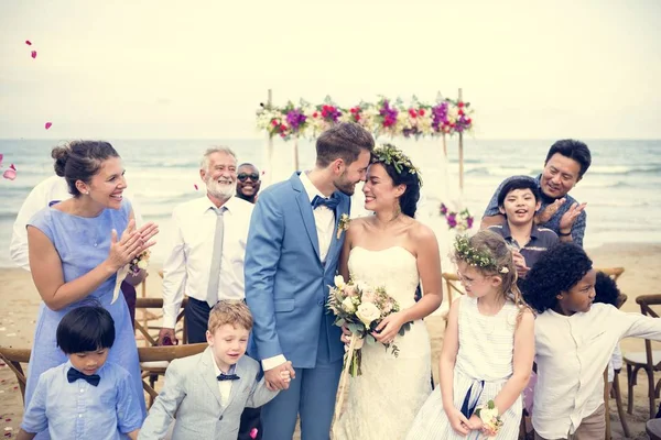 Hochzeitstag Des Jungen Kaukasischen Paares — Stockfoto