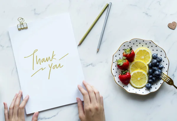 Feminino Flat Lay Uma Frase Obrigado — Fotografia de Stock