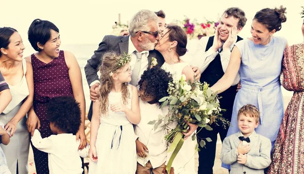 Casamento Casal Sênior Praia — Fotografia de Stock