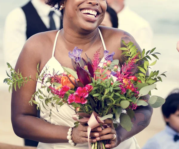 Gelukkige Bruid Bruidegom Een Huwelijksceremonie Een Tropisch Eiland — Stockfoto