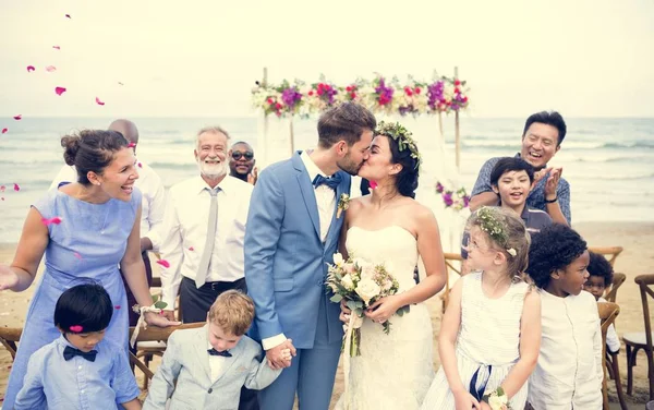 Hochzeitstag Des Jungen Kaukasischen Paares — Stockfoto