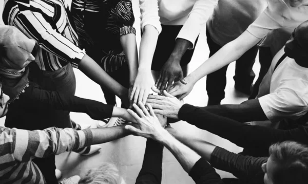 Diversidade Trabalho Equipe Com Mãos Unidas — Fotografia de Stock