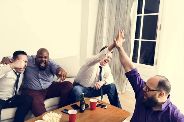 Amigos Animando Liga Deportiva Juntos — Foto de Stock