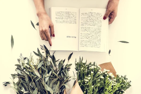 Aerial View Woman Reading Japanese Book — Stock Photo, Image