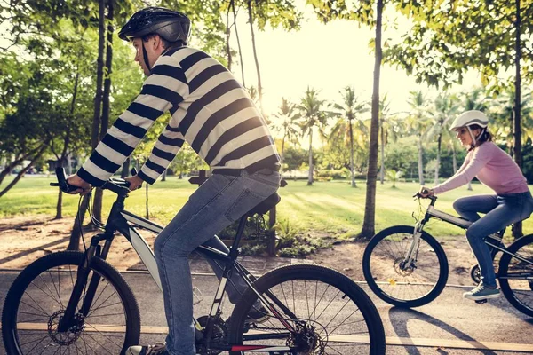 Family Bike Ride Park — Stock Photo, Image