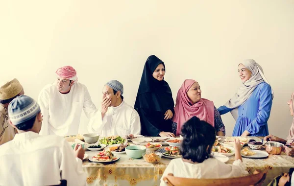 Orta Doğu sahur veya Iftar yemeği