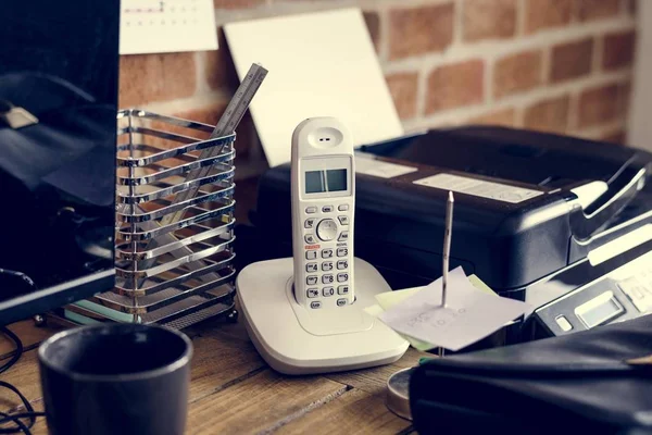 Gros Plan Téléphone Fixe Sur Table Bois — Photo