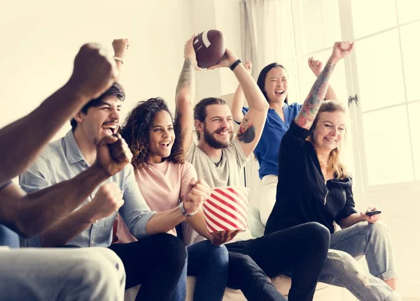 Amigos Animando Liga Deportiva Juntos — Foto de Stock