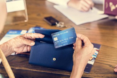 Konuklar otele check-in