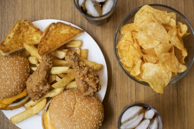 Besi ve sağlıksız fast food