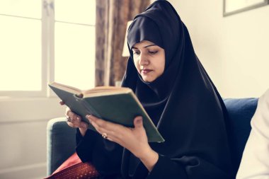 Müslüman kadının Kur'an okuma