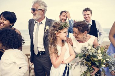 Üst düzey çiftin düğün sahilde 