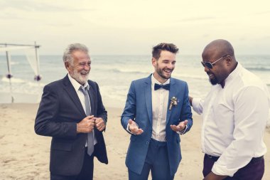 Damat onun sağdıç için konuşuyor