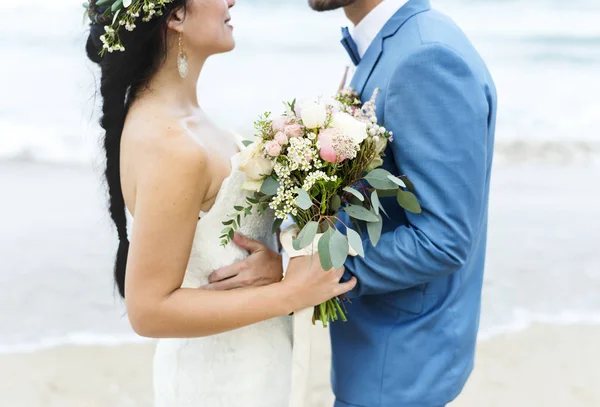 Young Couple Getting Married Beach — Stock Photo, Image