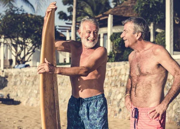 Senioren Freunde Strand — Stockfoto