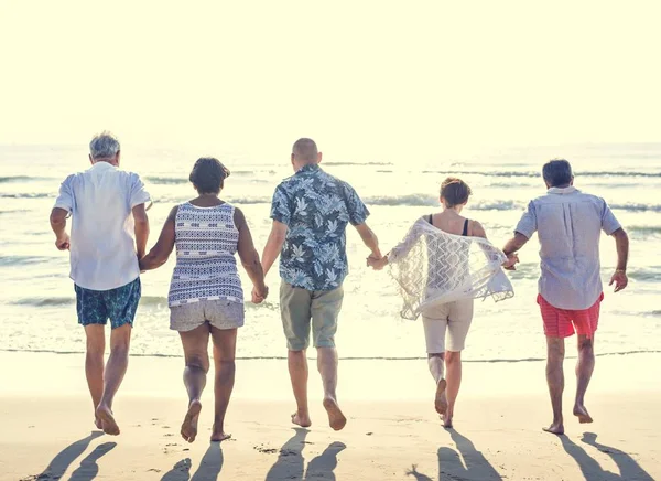 Senior Friends Enjoying Beach Summertime — Stock Photo, Image
