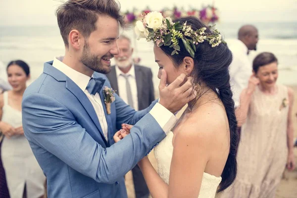 Hochzeitstag Des Jungen Kaukasischen Paares — Stockfoto