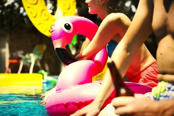 Friends Enjoying Pool Party — Stock Photo, Image