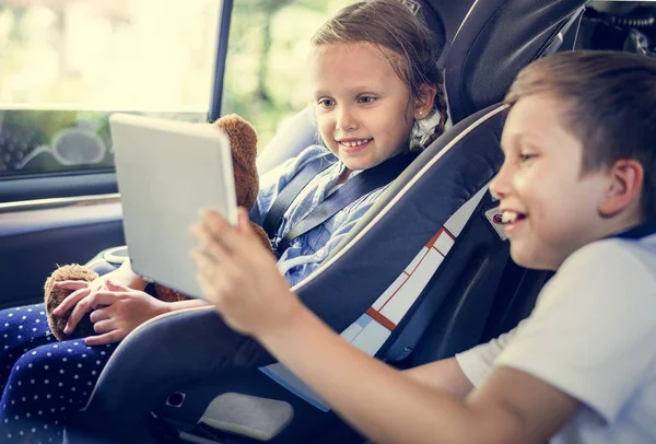 Sister Brother Playing Digital Devices Car — Stock Photo, Image