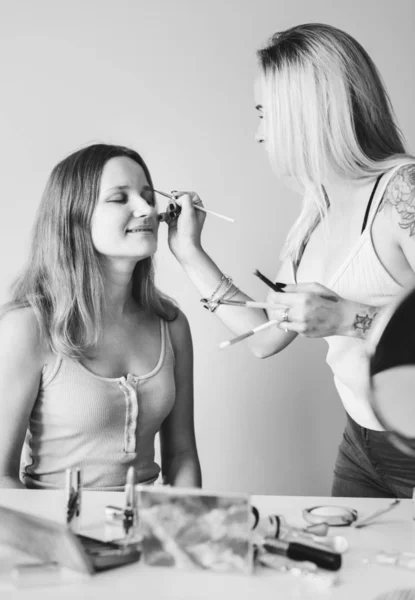 Black White Shot Makeup Artist Doing Makeup Young Smiling Woman — Stock Photo, Image