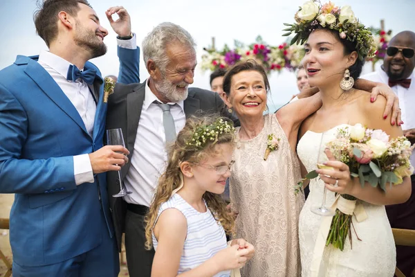 Свадьба Молодой Кавказской Пары — стоковое фото