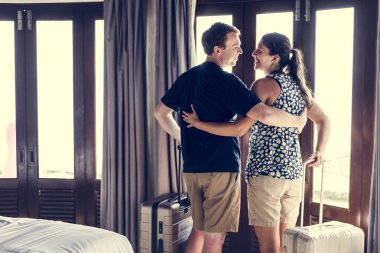 Bir otel odasına kontrol çift