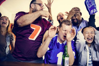 Arkadaşlar, spor bar birlikte tezahürat