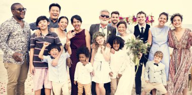 Üst düzey çiftin düğün sahilde