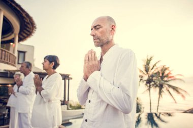 Sabah pratik yoga yaşlılar grubu