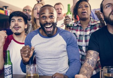 Arkadaşlar, spor bar birlikte tezahürat