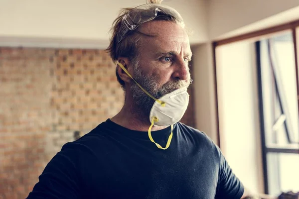 Construction worker with safety eyeglasses — Stock Photo, Image