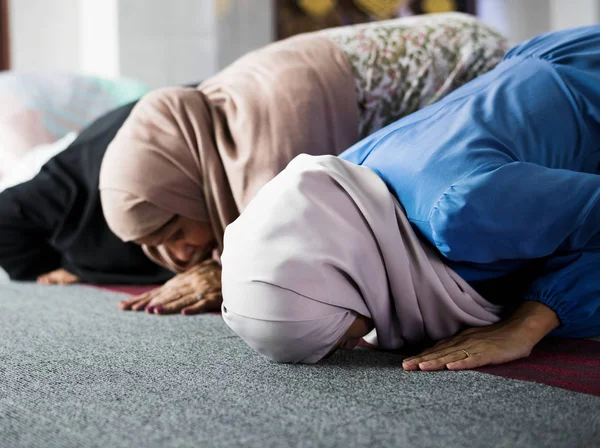 Musulmano Che Prega Postura Sujud — Foto Stock