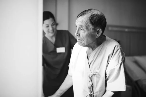 Ein Kranker Alter Mann Krankenhaus — Stockfoto