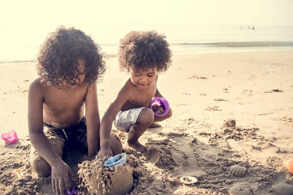 Bambini Che Giocano Spiaggia — Foto Stock