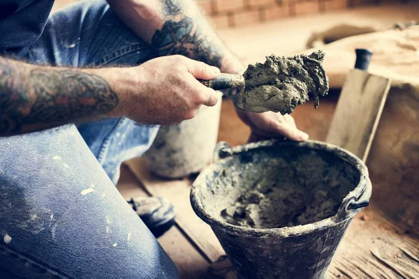 Vue Partielle Bricoleur Avec Ciment Pour Reconstruction Maison — Photo