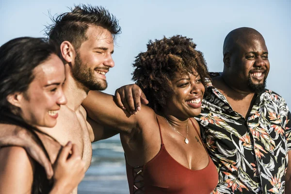 Amigos Divirtiéndose Playa — Foto de Stock