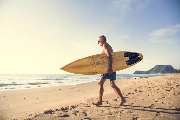 Reife Surfer Bereit Eine Welle Fangen — Stockfoto