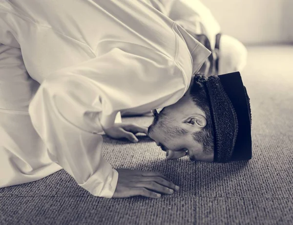 Musulmano Che Prega Postura Sujud — Foto Stock