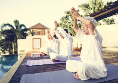 Sabah pratik yoga yaşlılar grubu