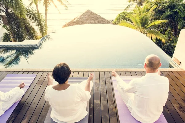 Sabah pratik yoga yaşlılar grubu