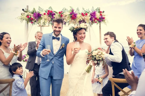 Hochzeitstag Des Jungen Kaukasischen Paares — Stockfoto