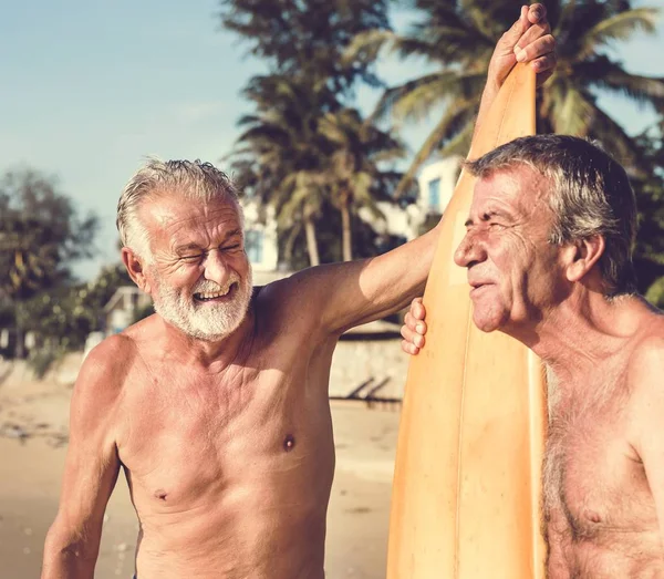 Mature Surfers Beach — Stock Photo, Image