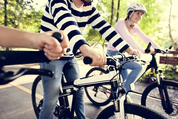 Family Bikes Ride Park — Stock Photo, Image