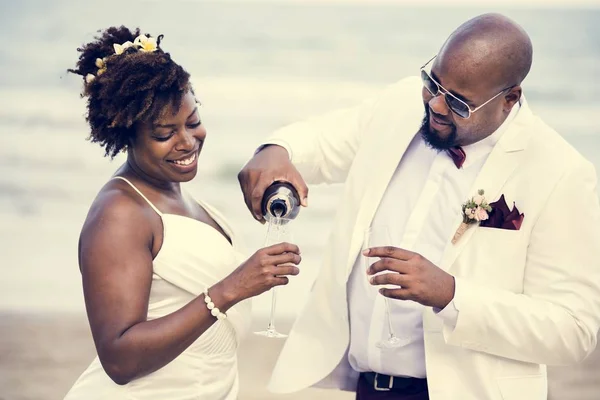 アフリカ系アメリカ人カップル 結婚式の日 — ストック写真