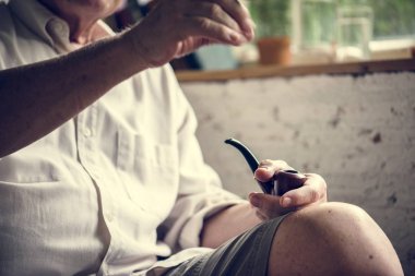 komuta sizde el yasaktır boru tutarak