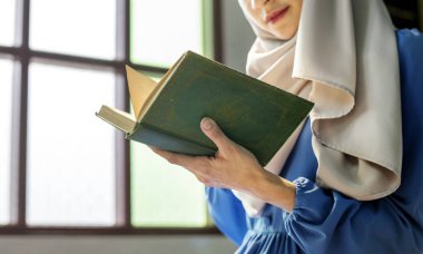 Müslüman kadının Kur'an okuma